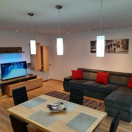 Sorin'S Comfortable Apartment Braşov Esterno foto
