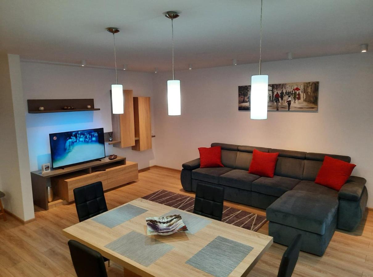 Sorin'S Comfortable Apartment Braşov Esterno foto
