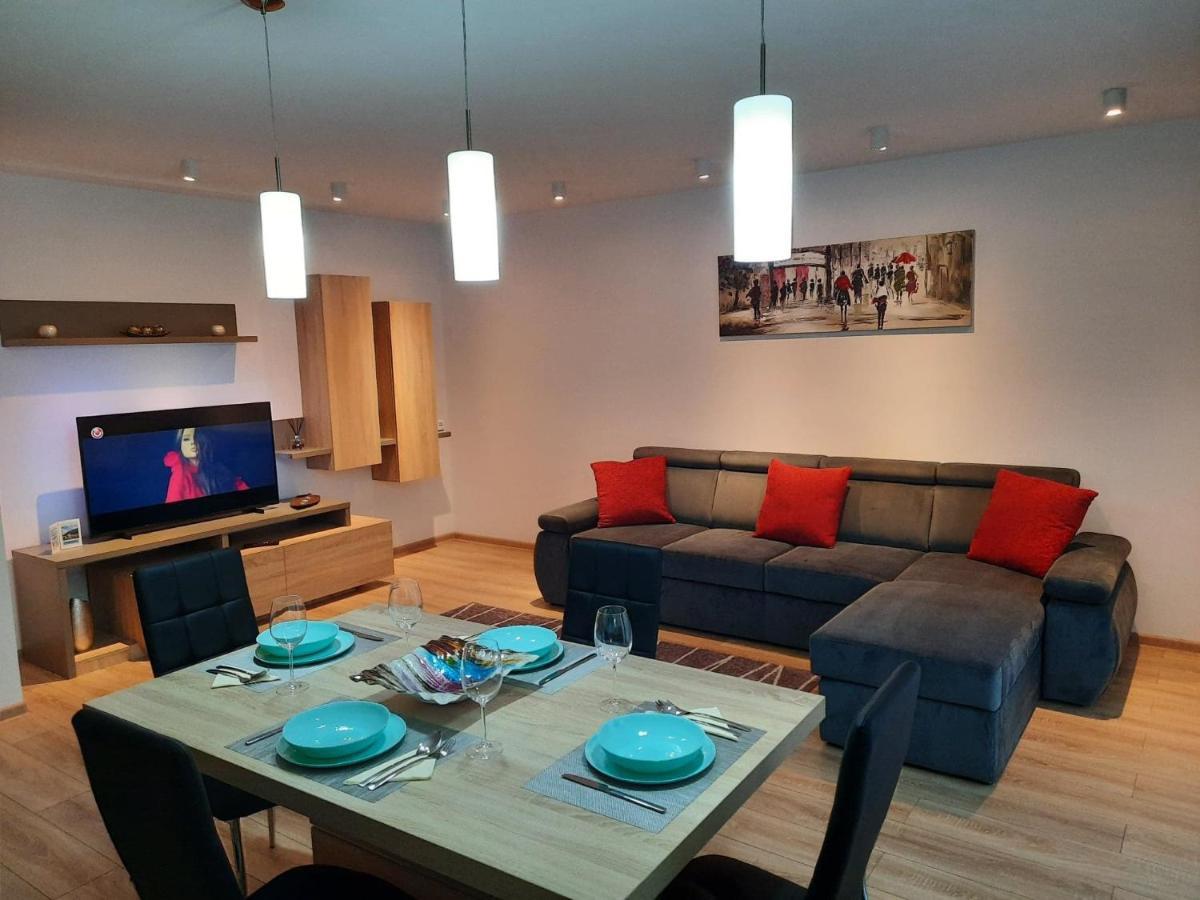 Sorin'S Comfortable Apartment Braşov Esterno foto
